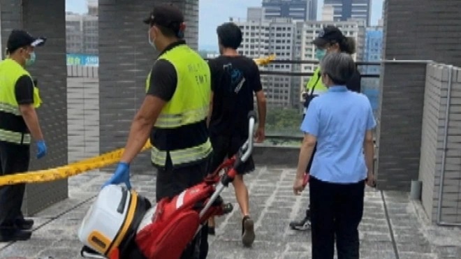 Mẹ ruột tài tử Đường Trì Bình được phát hiện đã tử vong trên sân thượng của chung cư.