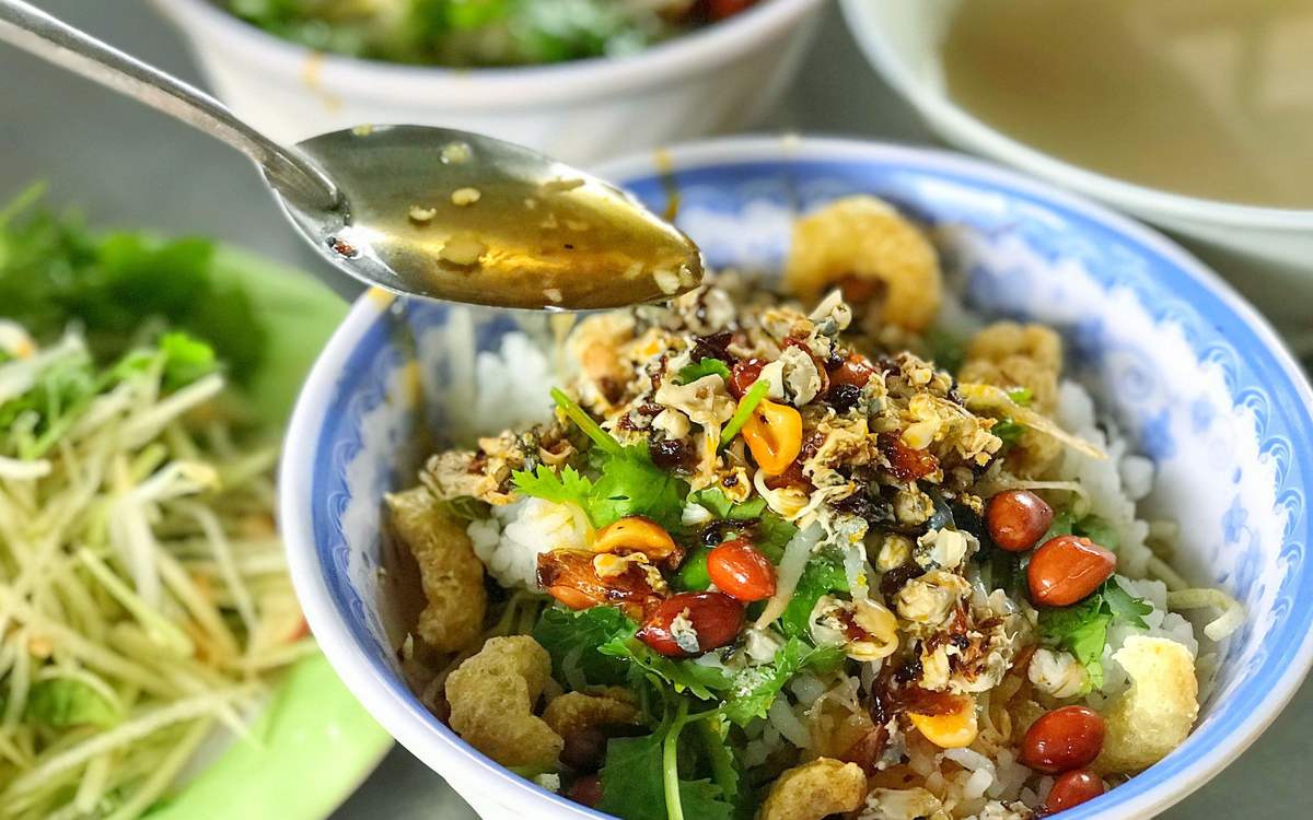 Những món ăn bình dị amp;#34;biḗnamp;#34; Huḗ - Đà Nẵng - Hội An thành foodtour ᵭặc sắc, ai cũng muṓn thưởng thức - 2