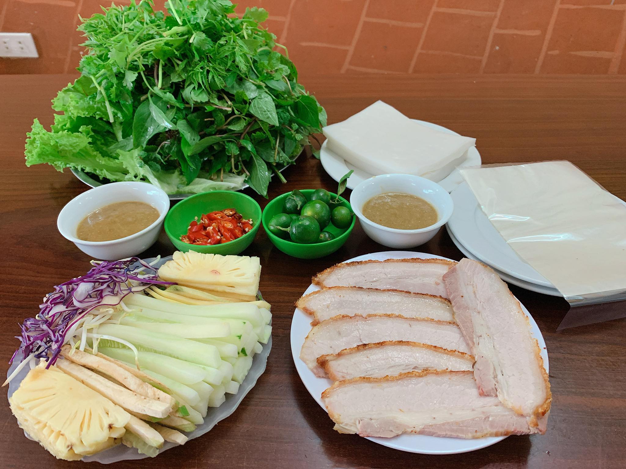 Những món ăn bình dị amp;#34;biḗnamp;#34; Huḗ - Đà Nẵng - Hội An thành foodtour ᵭặc sắc, ai cũng muṓn thưởng thức - 5