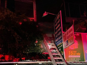 TP HCM: Cháy nhà trong hẻm, 4 người nhà kế cận được cứu