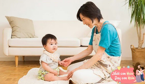 Bố mẹ nên cố gắng nói chuyện với con bằng tốc độ vừa phải, rõ ràng và chậm rãi.