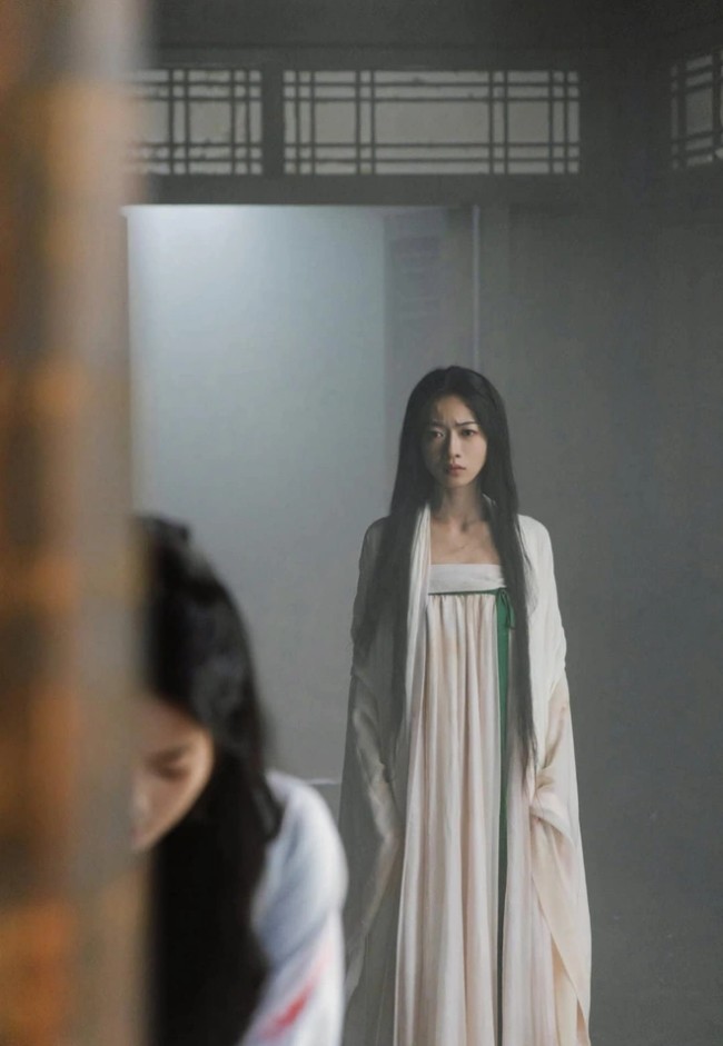 Mặc Vũ Vân Gian: Bộ phim "cứu đời" 1 nữ diễn viên, đến Dương Mịch cũng phải "hít khói" - 4