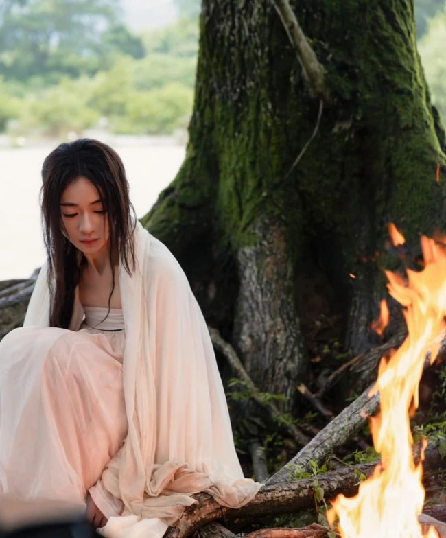 Mặc Vũ Vân Gian: Bộ phim "cứu đời" 1 nữ diễn viên, đến Dương Mịch cũng phải "hít khói" - 7