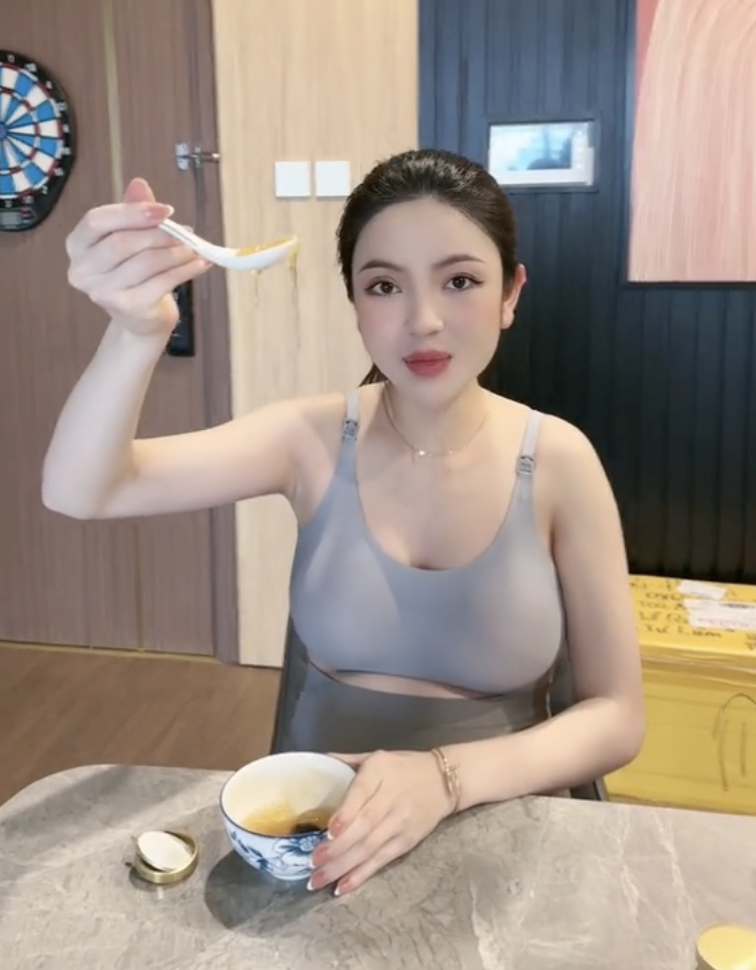 Chu Thanh Huyền ăn yến bổ sung mỗi ngày khi mang thai.