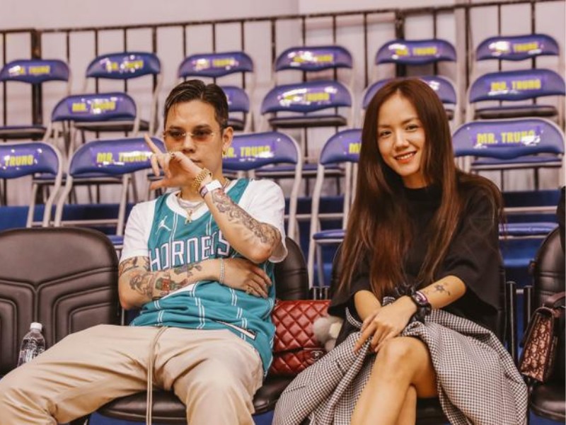 Hiện tại, Phương Ly đang vướng tin đồn yêu đương với rapper Andree Right Hand. Dù nhiều lần bị phát hiện đi du lịch, hẹn hò, thậm chí là khóa môi trên bãi biển, nhưng cả 2 chưa chính thức lên tiếng xác nhận mối quan hệ.
