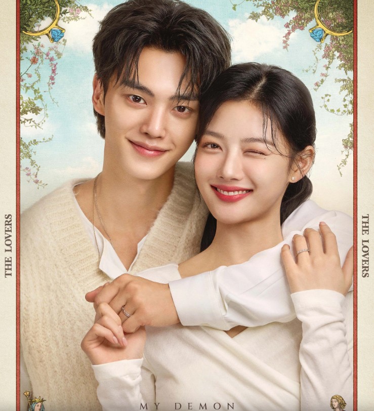 Kim Yoo Jung và Song Kang nổi tiếng trong phim My Demon (Chàng quỷ của tôi).