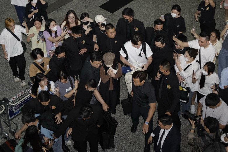 Người đẹp amp;#34;Chàng Quỷ Của Tôiamp;#34; Kim Yoo Jung tới Hà Nội, khẩu trang kín mít nhưng vẫn lộ ra điều này - 3