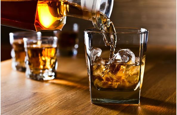 Nước tăng lực gây ra nhiều tác hại cho sức khỏe. (Ảnh minh họa)