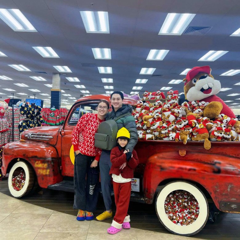 Trang Trần sang Mỹ đoàn tụ với chồng Việt kiều.