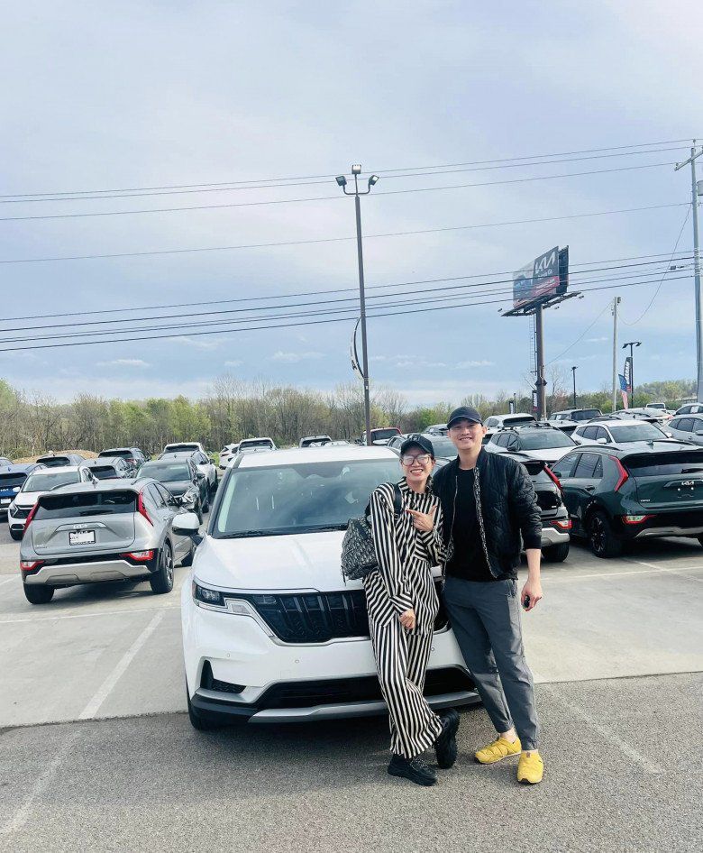 Trang Trần hạnh phúc bên ông xã Louis Trần.