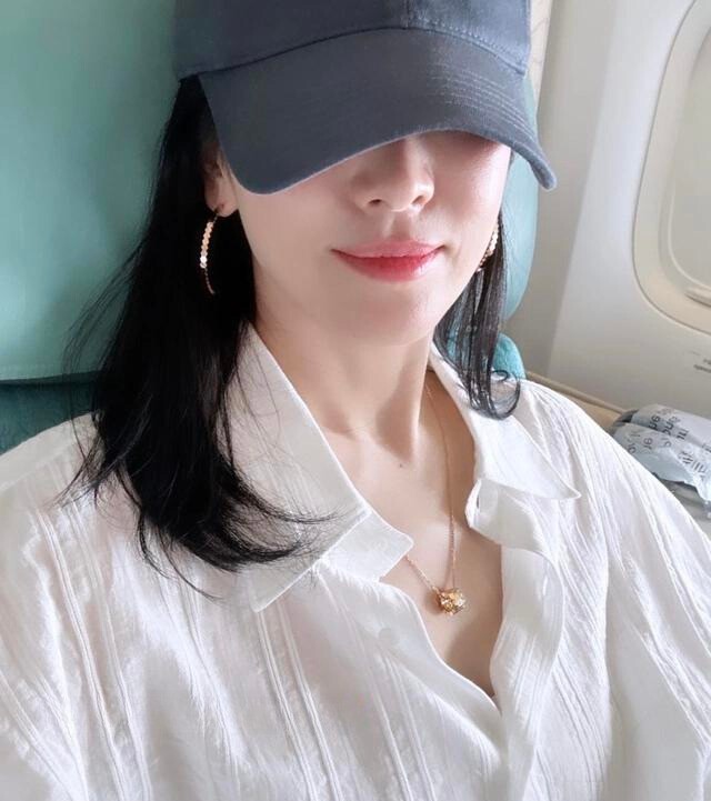 Thời trang sân bay của Song Hye Kyo: Diện đồ cơ bản nhưng nhờ 4 thứ mà toát lên khí chất sao hạng A khác biệt - 10