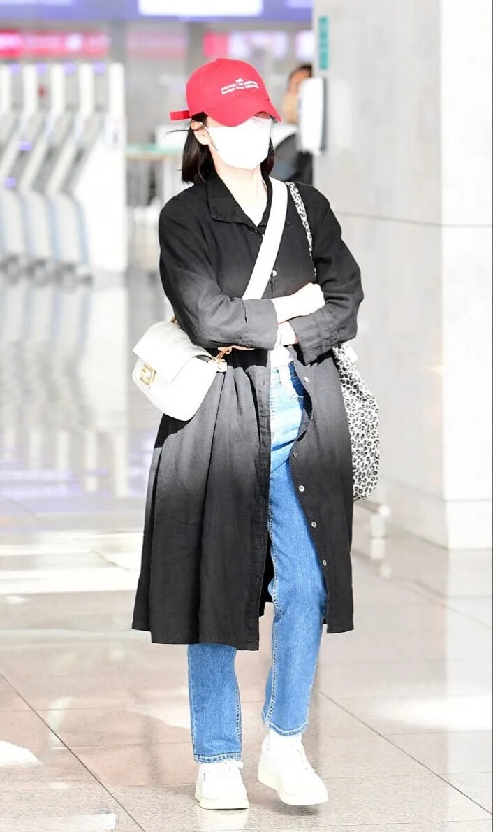 Thời trang sân bay của Song Hye Kyo: Diện đồ cơ bản nhưng nhờ 4 thứ mà toát lên khí chất sao hạng A khác biệt - 8