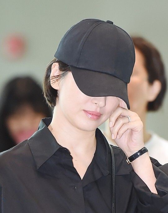 Thời trang sân bay của Song Hye Kyo: Diện đồ cơ bản nhưng nhờ 4 thứ mà toát lên khí chất sao hạng A khác biệt - 6
