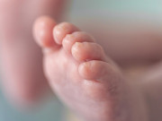 Sức khỏe - Dân mạng "phát hoảng" trước ca sinh "thuận tự nhiên" tại nhà vì mẹ không muốn con chào đời trong vòng tay người lạ