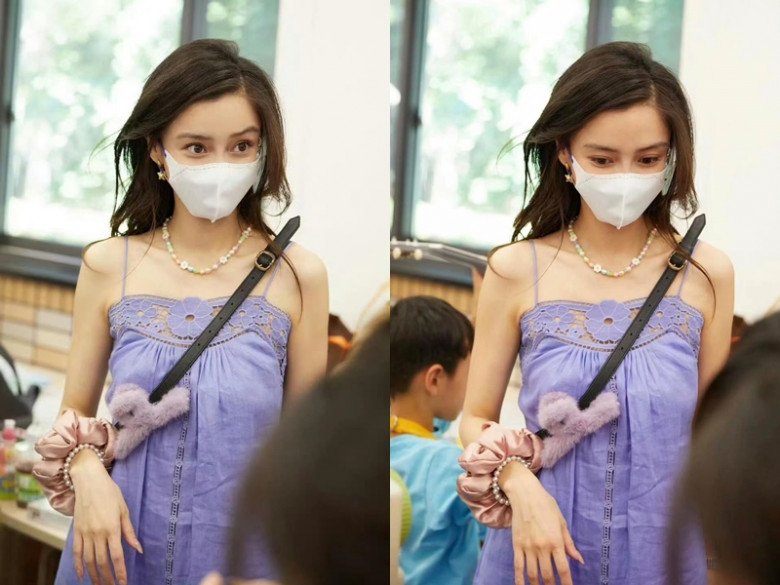 Angelababy cùng con trai tham gia hoạt động tại trường gây nhiều chú ý, cô được khen ngợi có nhan sắc trẻ trung, xinh đẹp.