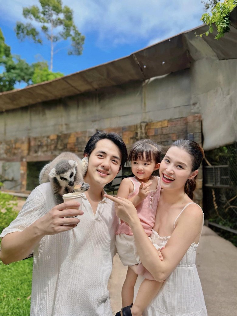 Anh không quan tâm việc Đông Nhi mang thai con gái, hết mực yêu thương vợ.