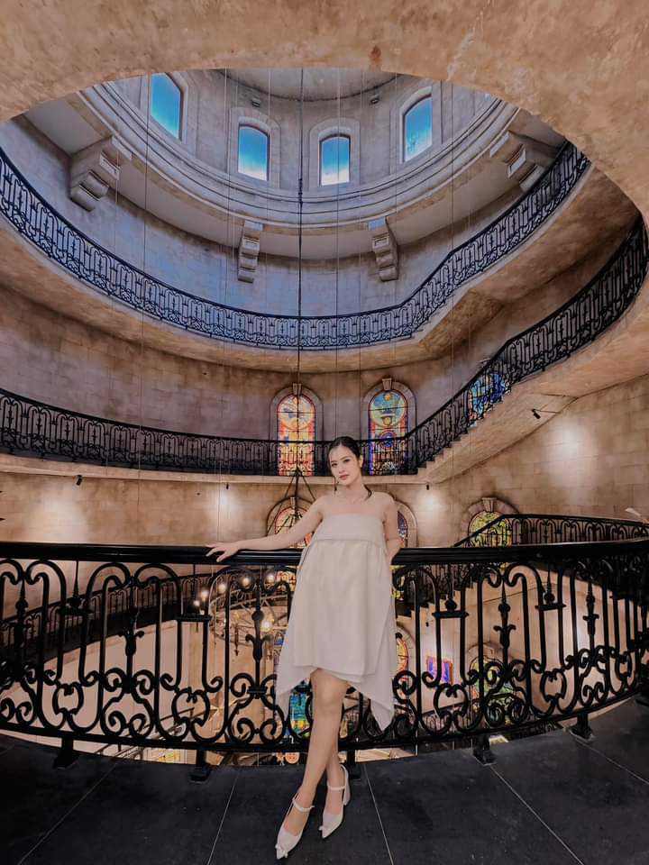 Đông Nhi được Ông Cao Thắng cưng chiều, thường xuyên đưa đi du lịch sang chảnh trong thai kỳ.