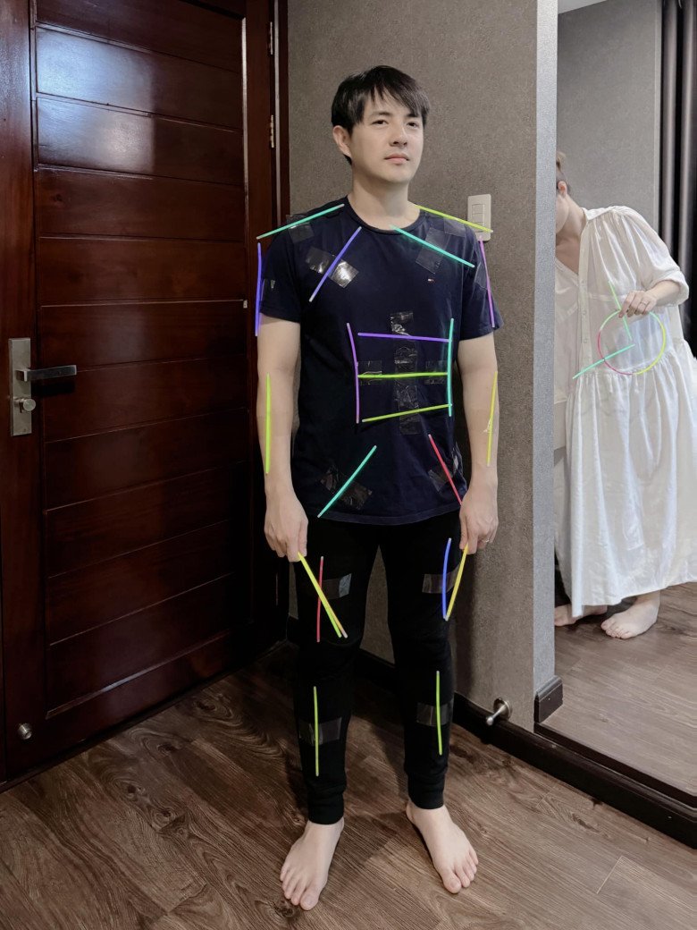 Ông Cao Thắng còn thường xuyên làm những trò hài hước để Đông Nhi có tâm lý thoải mái.