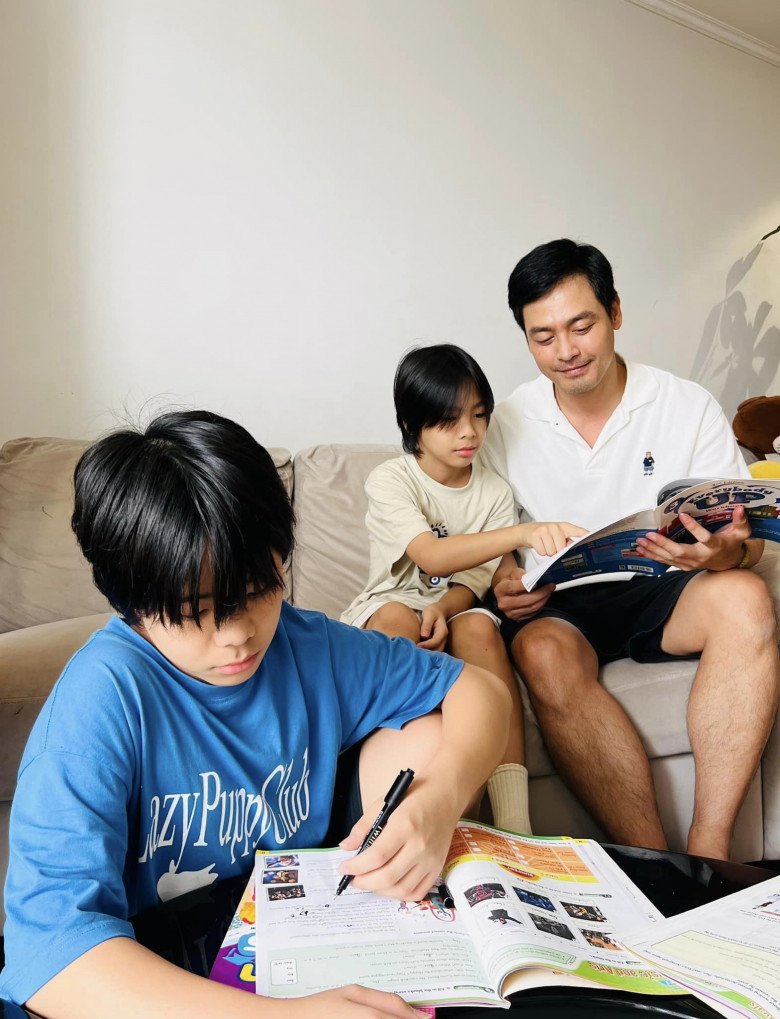 Cặp đôi cùng nhau nuôi nấng 3 con trưởng thành.