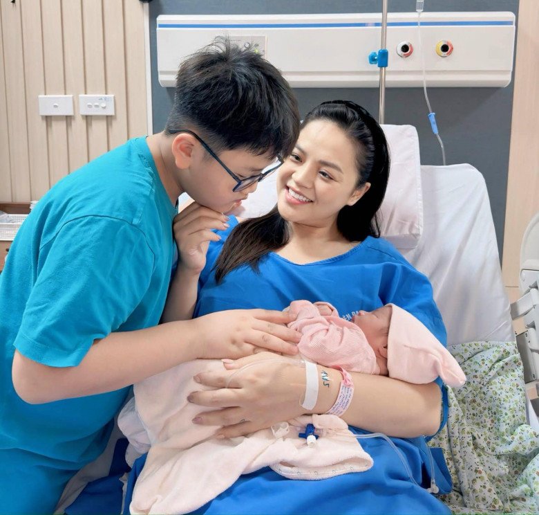 Thu Quỳnh tiết lộ mặt con gái thứ hai với người đàn ông bí mật, bé mũi cao, xinh xắn được dự đoán là hoa hậu tương lai - 2