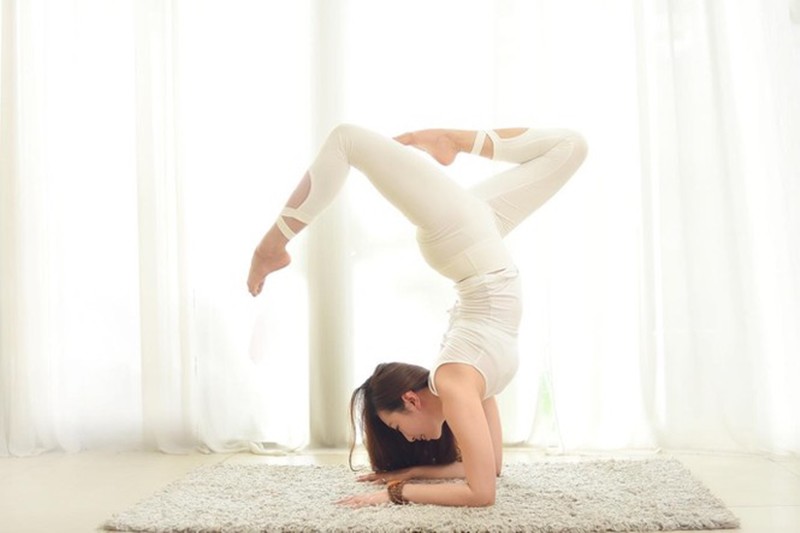 Yoga được biết đến là môn thể thao vận động nhẹ và hơi tĩnh, giúp thư giãn tinh thần. Tuy nhiên, nếu tập yoga đúng cách và thường xuyên sẽ có tác dụng giảm cân hiệu quả.
