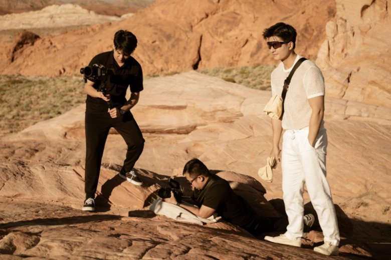 Lâm Bảo Châu hỗ trợ bạn gái với nhiều vai trò như lên ý tưởng kịch bản, đạo diễn và diễn xuất.