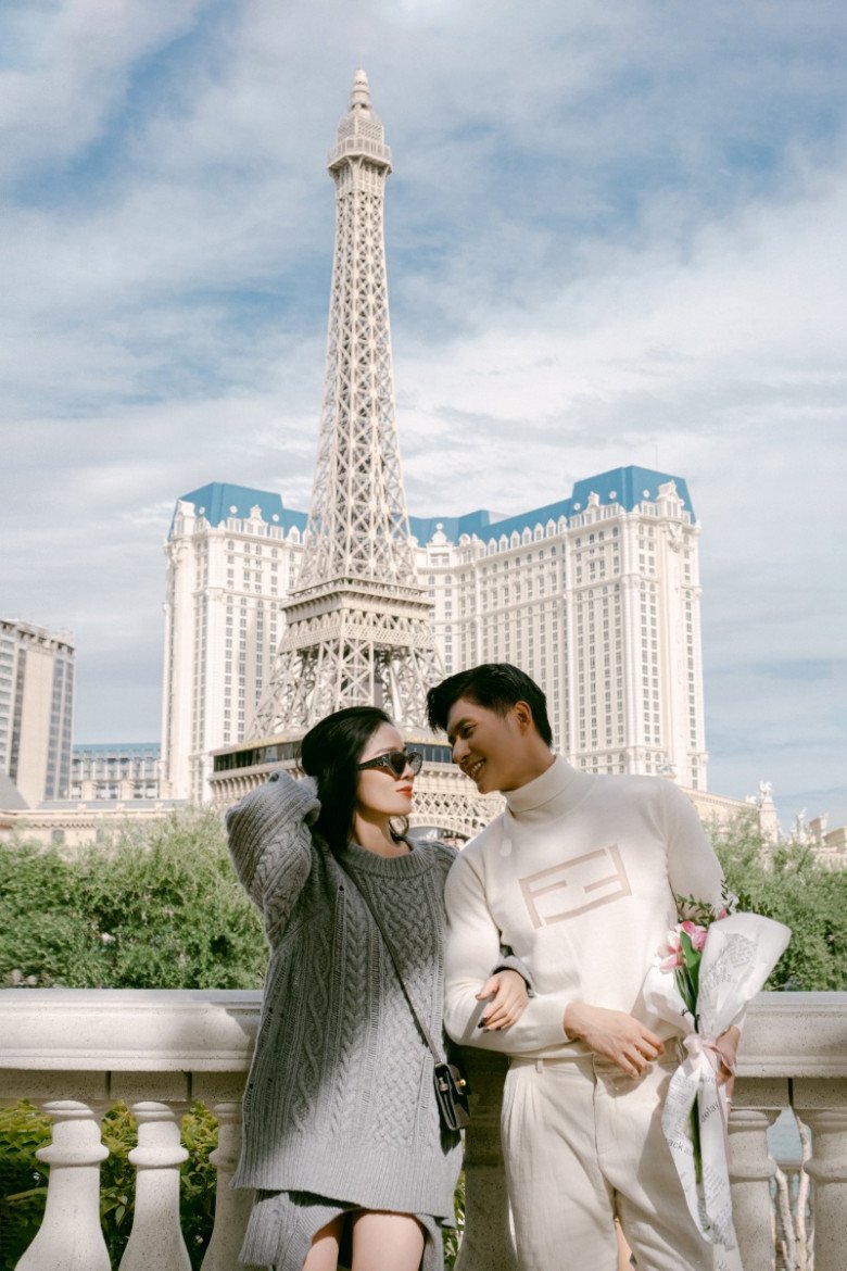 Cặp đôi có nhiều cảnh tình tứ, ngọt ngào.