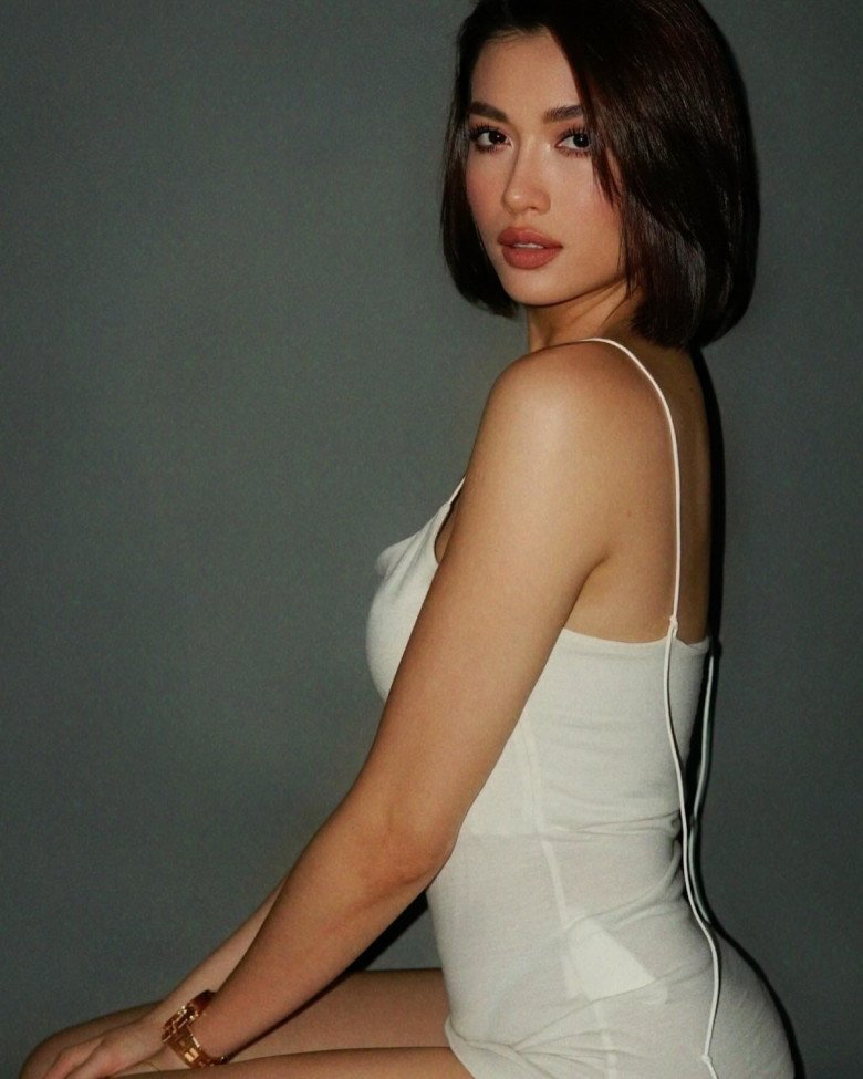 Sao Việt hiến tóc tặng bệnh nhân ung thư: Hoa hậu Ý Nhi khác lạ trước khi du học, Hoàng Oanh cắt phăng 25cm tóc - 3