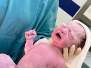 Bà bầu - Em bé chào đời cùng vòng tránh thai của mẹ