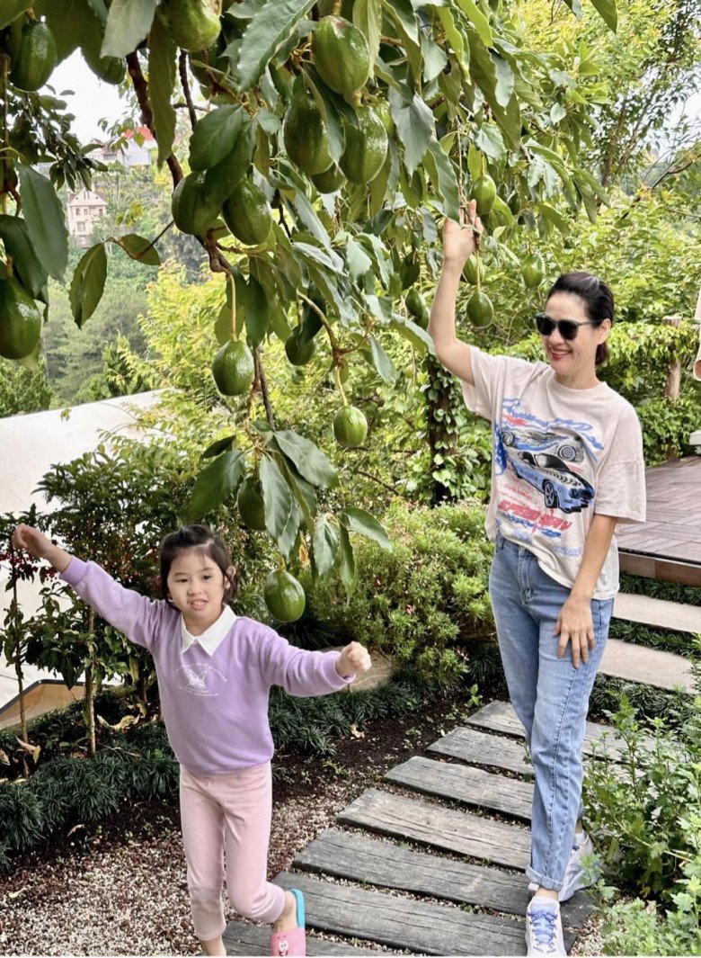 Thân Thúy Hà giấu kín danh tính ba của con gái.