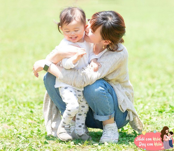 khi trẻ cười, não bộ sẽ được kích thích hoạt động hiệu quả hơn.