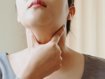 Gia đình 8 người cùng mắc ung thư tuyến giáp, bác sĩ nhắc phải chú ý ngay khi cơ thể có 5 thay đổi này