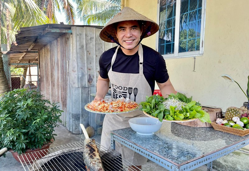 Được biết hiện tại ngoài công việc nghệ thuật, Trung Dũng cũng khá "mát tay" trong việc kinh doanh. Anh được mệnh danh là quý ông độc thân đắt giá của Vbiz.
