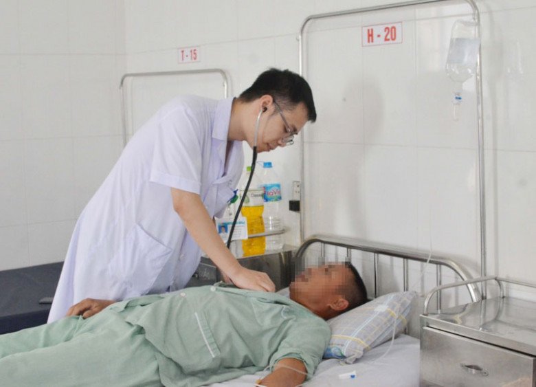 Khi hoạt động, lao động ngoài trời nắng nóng nếu không kịp thời bù nước sẽ rất nguy hiểm với sức khỏe. Ảnh: BSCC.