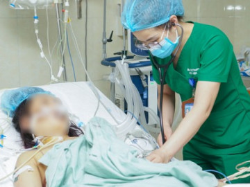 Xe máy do bạn trai cầm lái tông vào cột điện, cô gái trẻ vỡ gan nguy kịch