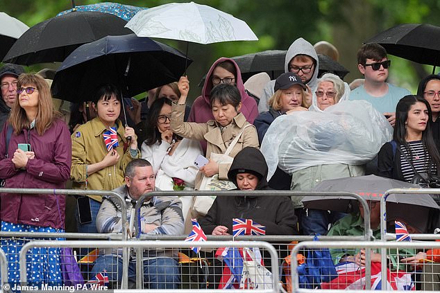 NÓNG: Vương phi Kate chính thức lộ diện công khai, sức khỏe hiện tại ra sao sau 3 tháng điều trị ung thư? - 12