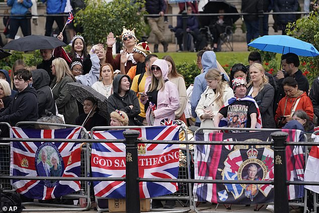 NÓNG: Vương phi Kate chính thức lộ diện công khai, sức khỏe hiện tại ra sao sau 3 tháng điều trị ung thư? - 11