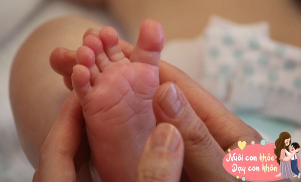 Chân của trẻ chứa nhiều huyệt đạo.