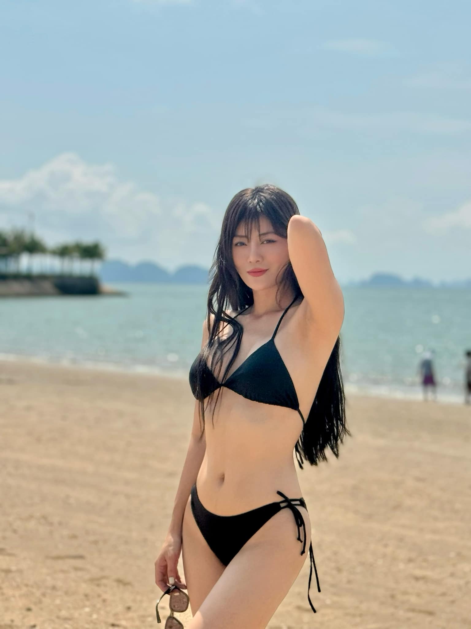 Xả vai amp;#39;vợamp;#39; Tuấn Tú, Thanh Hương diện bikini nóng bỏng, tạo dáng như người mẫu - 18