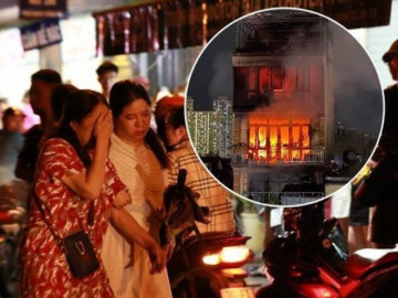 Vụ cháy nhà trên phố Định Công Hạ khiến 4 người tử vong: Người thân đau đớn ngã khuỵu, ôm mặt bật khóc nức nở