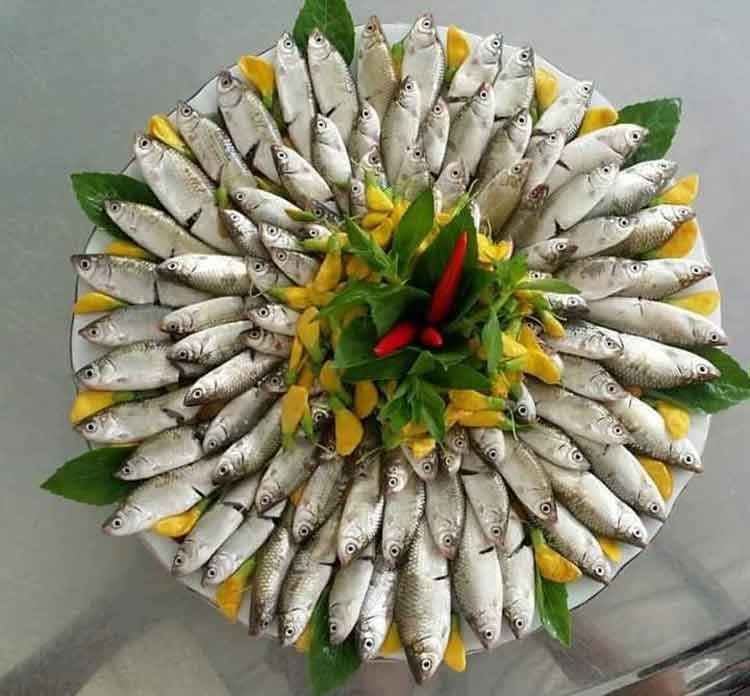 Từ món ăn dân dã, những năm gần đây cá linh lên đời thành đặc sản ngon và lạ, được du khách gần xa tìm đến thưởng thức mỗi khi tới miền Tây