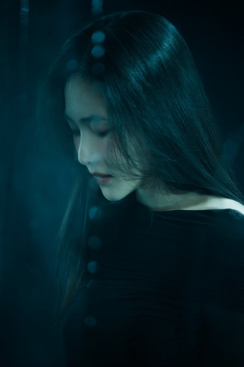 Hương Tràm chọn ca khúc này như lời nhắn gửi tới mình của ngày hôm qua, từ giã những yếu đuối ngây ngô của tuổi trẻ. Nữ ca sĩ hát bằng cả trái tim yêu, thứ mà bấy lâu nay cô vẫn làm tốt nhất.