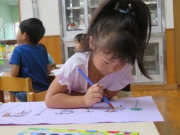 Yêu con - Giao bài tập "vẽ gia đình của em" cho học sinh, xem bức tranh cô giáo lập tức gọi điện cho phụ huynh