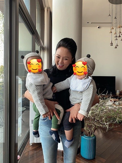 Cô Văn Thùy Dương và 2 quý tử.