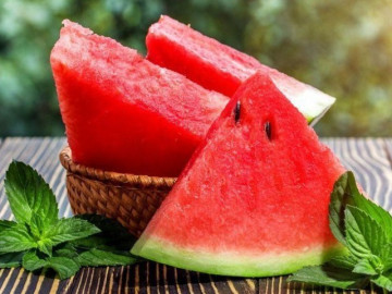 Tại sao dưa hấu được gọi là “thiên nhiên bạch hồ thang”? Phần dưa giúp thanh nhiệt nhưng ai ăn cũng bỏ đi