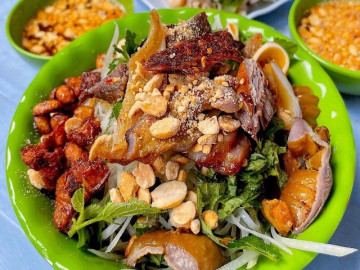 Hà Nội có món ăn cực đắt hàng vào mùa hè: Đây là 8 địa chỉ lúc nào cũng nườm nượp khách