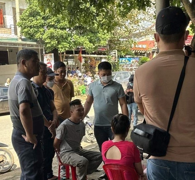 Nguyễn Quốc Quân bị lực lượng chức năng tạm giữ khẩn cấp ngay tại thị trấn Khe Sanh (huyện Hướng Hóa) vào sáng qua 25/8. Ảnh: CA Quảng Trị