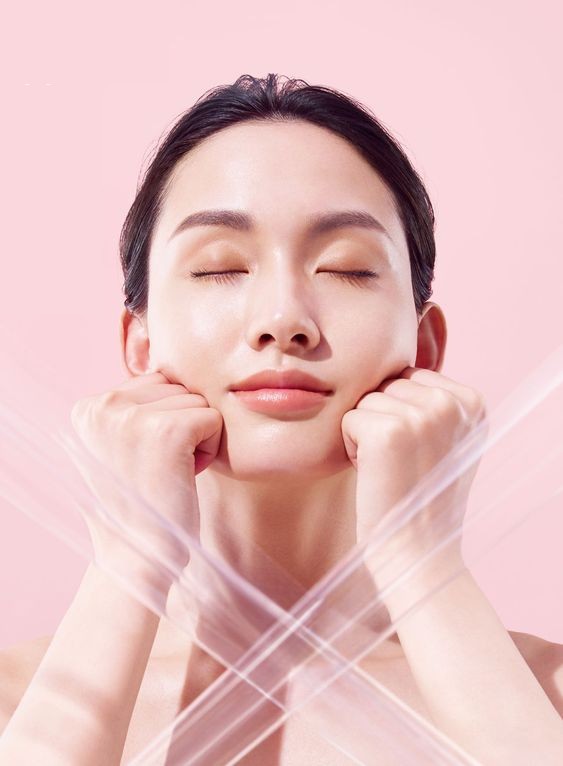 Thói quen massage giúp cho làn da trở nên đàn hồi và săn chắc hơn, đồng thời cải thiện lưu lượng máu và bạch huyết.