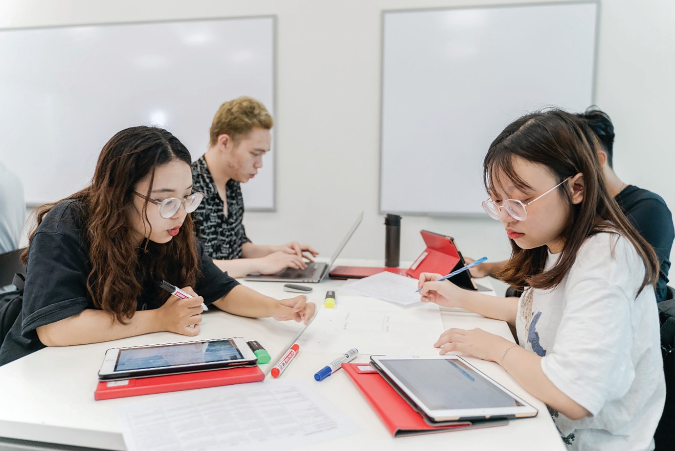 amp;#34;Vỡ mộngamp;#34; là nhảy việc bất chấp, nhiều Gen Z thích trải nghiệm, tự do hơn gò bó 8 tiếng ở văn phòng! - 1