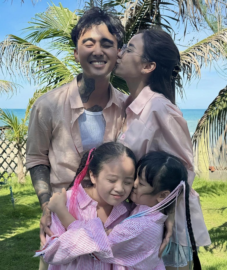 Sao Việt 24h: Chồng Ấn Độ U50 của Võ Hạ Trâm lộ ảnh khoe cơ bắp cuồn cuộn khiến người xem amp;#34;choáng vángamp;#34; - 16